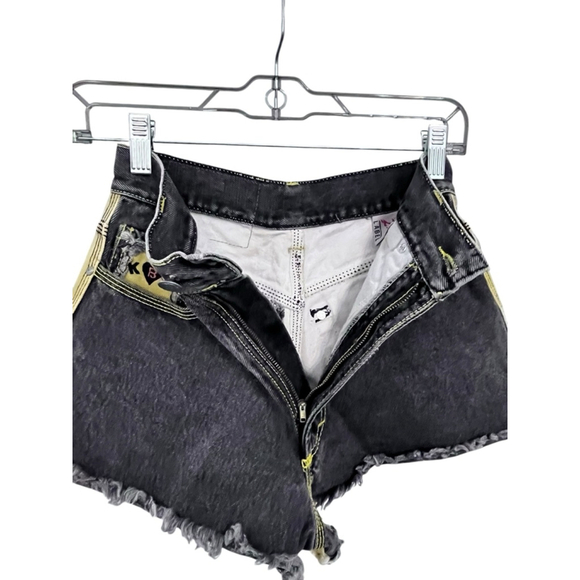 KB2 CO. Peace Embroidered Denim Jean Shorts Size 25W Studded Stitched Hippie - Picture 8 of 8